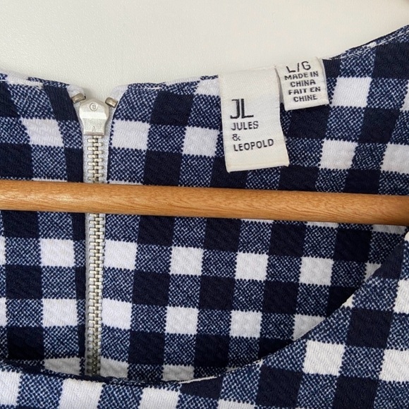 Jules & Leopold Zippered Back Tee - Picture 8 of 10